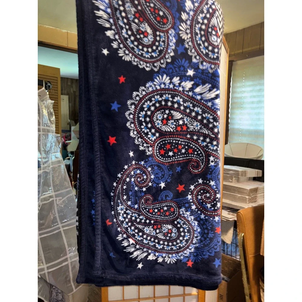 Vera Bradley Americana Paisley Stars Plush Throw Blanket Navy Blue Red White